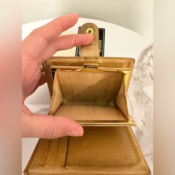 CHANEL Yellow Leather Card Holder - Picture 5 of 9